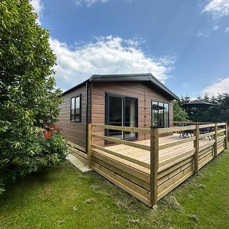 Cackle Hill Lakes, Heron Lodge Biddenden Екстериор снимка