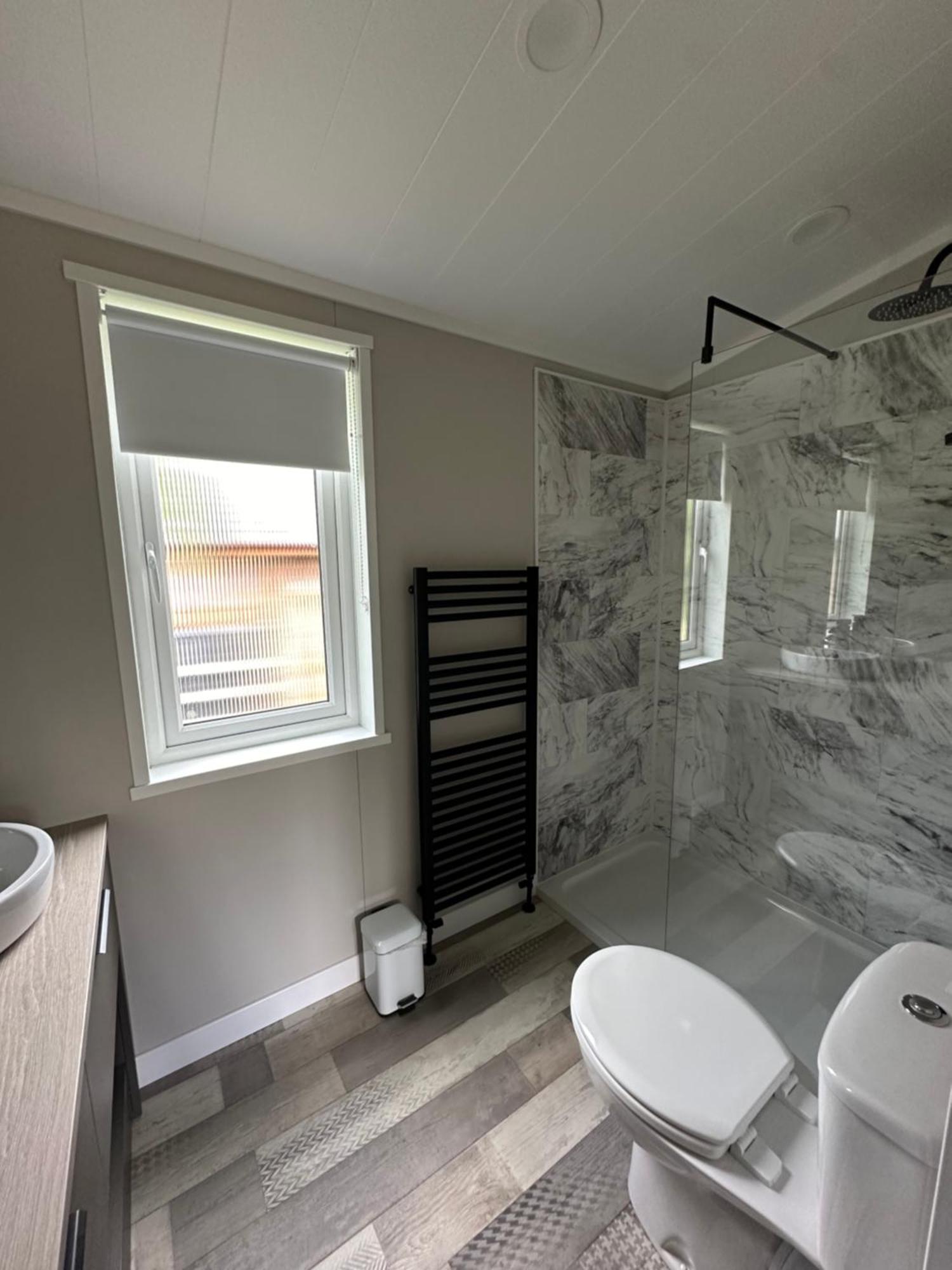 Cackle Hill Lakes, Heron Lodge Biddenden Екстериор снимка