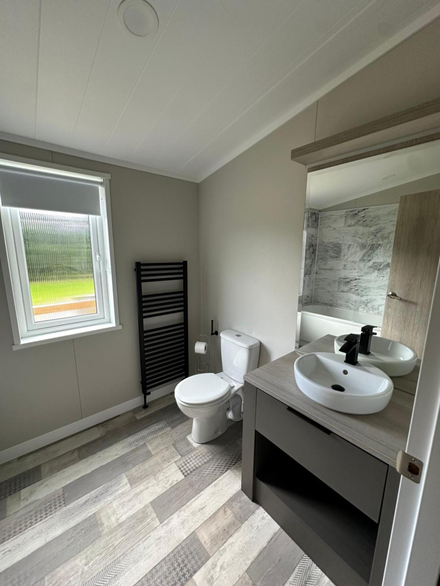 Cackle Hill Lakes, Heron Lodge Biddenden Екстериор снимка