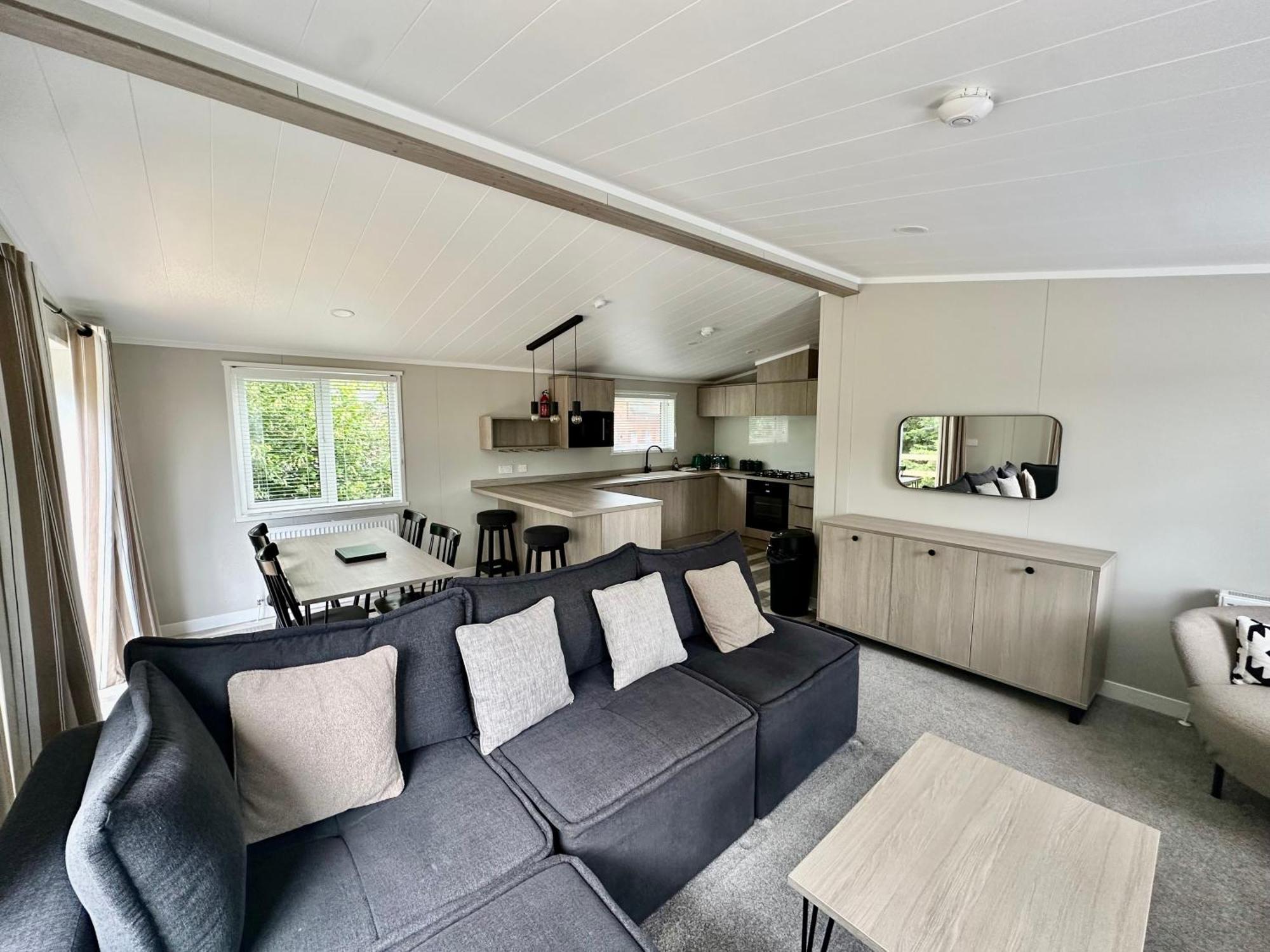 Cackle Hill Lakes, Heron Lodge Biddenden Екстериор снимка